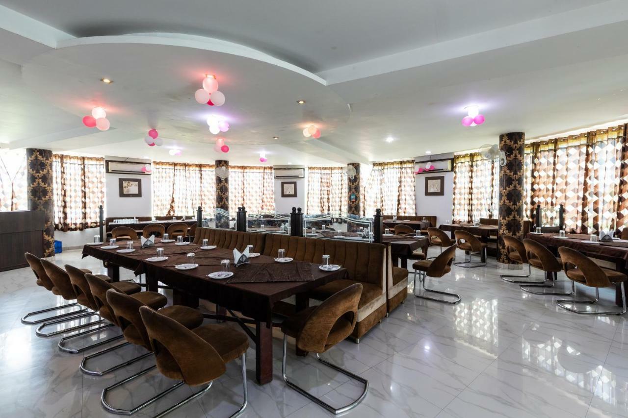 Oyo 42910 Hotel Rudra Palace Ratlām Exterior foto